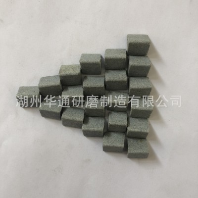 专业提供棕刚玉研磨石 斜三角石磨料 菱形滚拋石 粗抛 高硬度耐磨图5