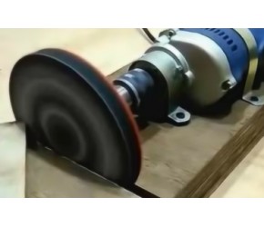 电钻和砂纸制作的打磨装置，挺实用的工具！